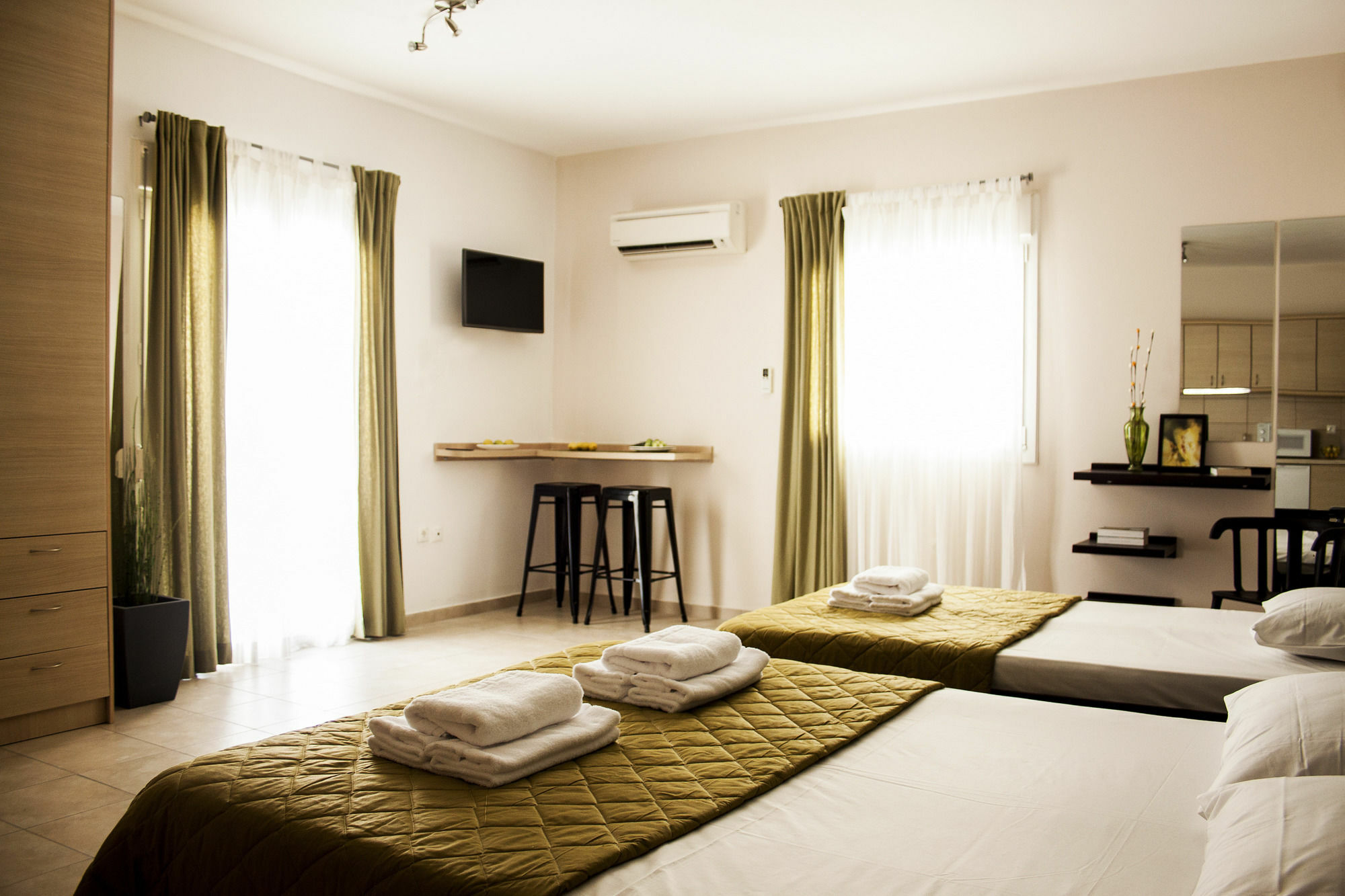 Krinis Apartments Rhodes City Extérieur photo